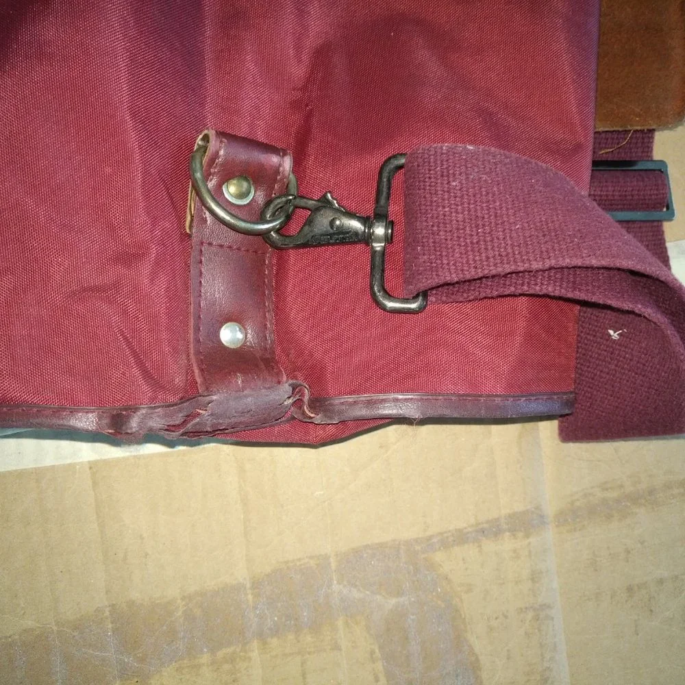 SAMSONITE BURGUNDY GARMENT BAG